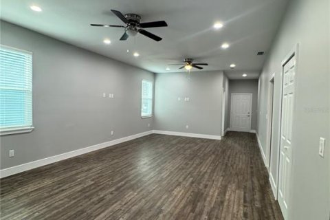 House in New Port Richey, Florida 3 bedrooms, 145.11 sq.m. № 1898702 - photo 8