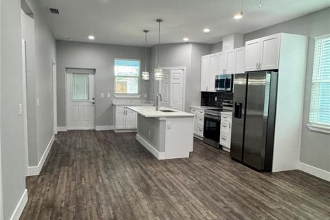 House in New Port Richey, Florida 3 bedrooms, 145.11 sq.m. № 1898702 - photo 4