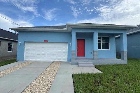 House in New Port Richey, Florida 3 bedrooms, 145.11 sq.m. № 1898702 - photo 1