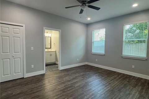 House in New Port Richey, Florida 3 bedrooms, 145.11 sq.m. № 1898702 - photo 11