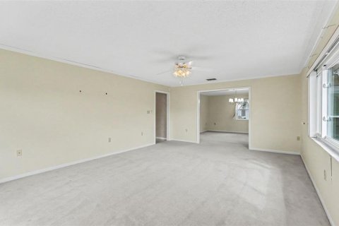 House in Lakeland, Florida 2 bedrooms, 175.12 sq.m. № 2425839 - photo 15