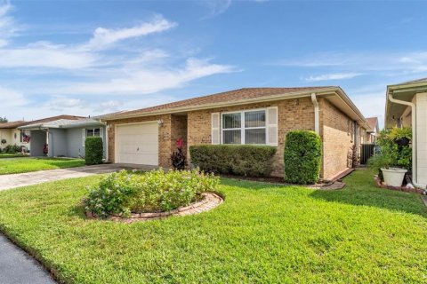 House in Lakeland, Florida 2 bedrooms, 175.12 sq.m. № 2425839
