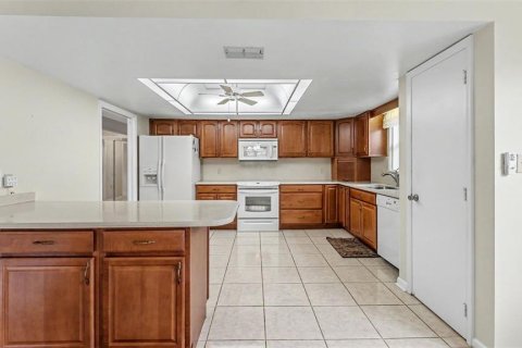 House in Lakeland, Florida 2 bedrooms, 175.12 sq.m. № 2425839 - photo 7