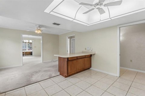 House in Lakeland, Florida 2 bedrooms, 175.12 sq.m. № 2425839 - photo 8