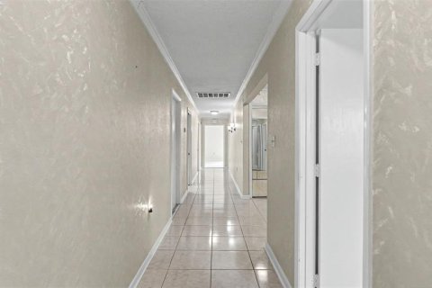 House in Lakeland, Florida 2 bedrooms, 175.12 sq.m. № 2425839 - photo 16