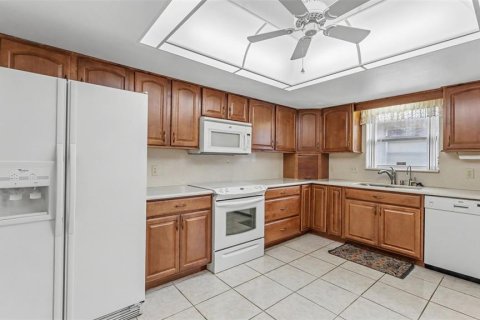 House in Lakeland, Florida 2 bedrooms, 175.12 sq.m. № 2425839 - photo 5