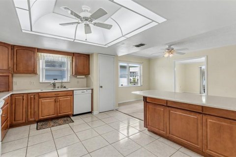 House in Lakeland, Florida 2 bedrooms, 175.12 sq.m. № 2425839 - photo 4