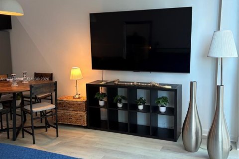 Condo in Miami, Florida  № 2052889 - photo 10