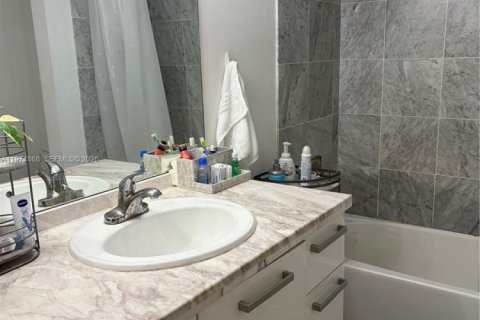 Condo in Miami, Florida  № 2052889 - photo 16