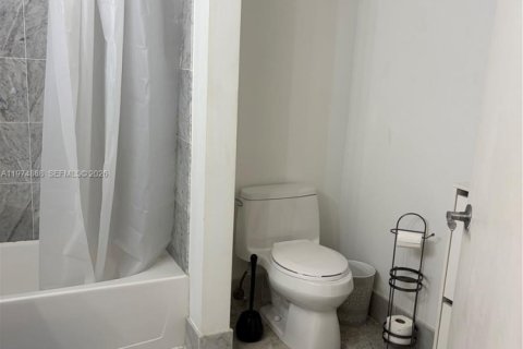 Condo in Miami, Florida  № 2052889 - photo 17