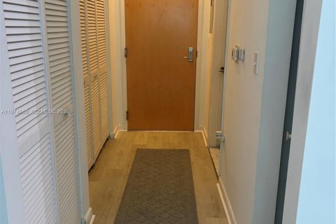 Condo in Miami, Florida  № 2052889 - photo 18