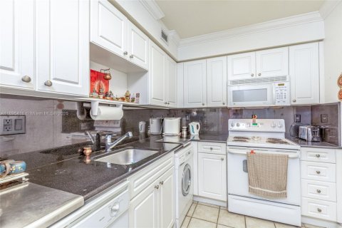 Condo in Hollywood, Florida, 1 bedroom  № 2054396 - photo 30