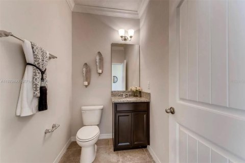 Casa en venta en Kissimmee, Florida, 4 dormitorios, 264.96 m2 № 1983052 - foto 11