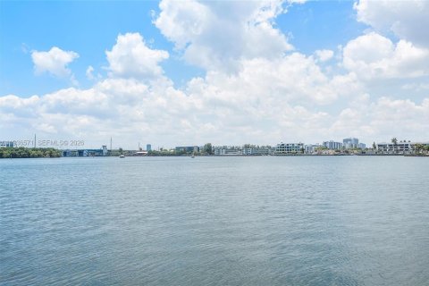Condominio en venta en Sunny Isles Beach, Florida, 1 dormitorio, 62.52 m2 № 2152572 - foto 21