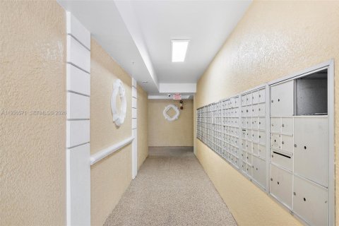 Condominio en venta en Sunny Isles Beach, Florida, 1 dormitorio, 62.52 m2 № 2152572 - foto 17