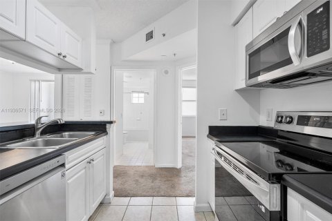 Condominio en venta en Sunny Isles Beach, Florida, 1 dormitorio, 62.52 m2 № 2152572 - foto 12