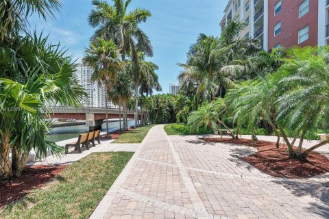 Condominio en venta en Sunny Isles Beach, Florida, 1 dormitorio, 62.52 m2 № 2152572 - foto 22
