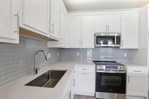 Townhouse in Tampa, Florida 3 bedrooms, 144.65 sq.m. № 1824841 - photo 19