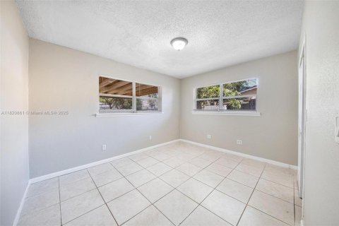 House in Hollywood, Florida 3 bedrooms, 107.95 sq.m. № 1781649 - photo 28