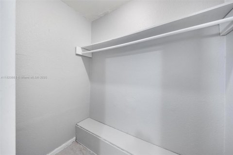 House in Hollywood, Florida 3 bedrooms, 107.95 sq.m. № 1781649 - photo 30