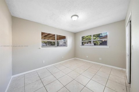 House in Hollywood, Florida 3 bedrooms, 107.95 sq.m. № 1781649 - photo 23