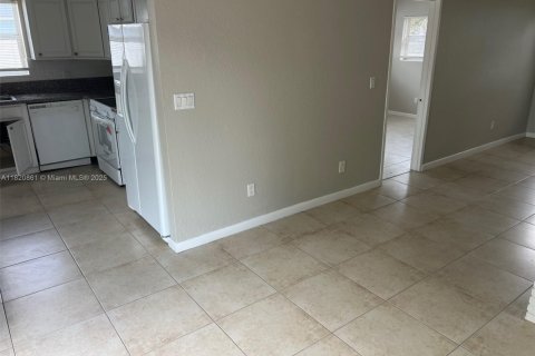 House in Hollywood, Florida 3 bedrooms, 107.95 sq.m. № 1781649 - photo 7