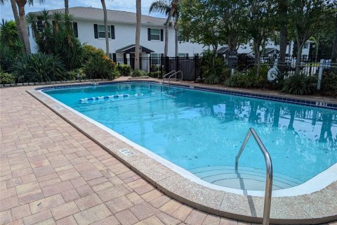 Condo in Largo, Florida, 2 bedrooms  № 1917793 - photo 20