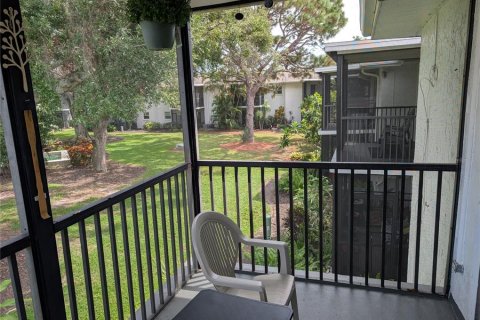 Condo in Largo, Florida, 2 bedrooms  № 1917793 - photo 14