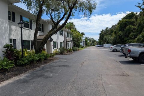 Condo in Largo, Florida, 2 bedrooms  № 1917793 - photo 22
