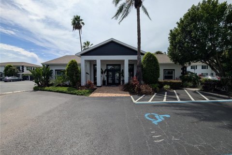 Condo in Largo, Florida, 2 bedrooms  № 1917793 - photo 17