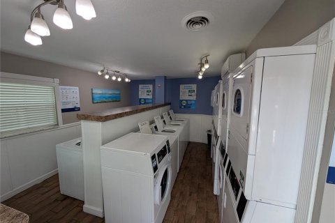 Condo in Largo, Florida, 2 bedrooms  № 1917793 - photo 19