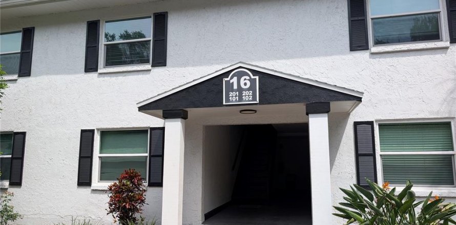 Condominio en Largo, Florida, 2 dormitorios № 1917793