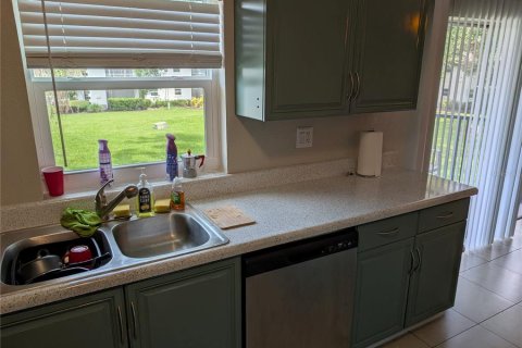 Condo in Largo, Florida, 2 bedrooms  № 1917793 - photo 3