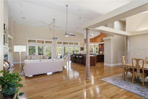 House in Lecanto, Florida 4 bedrooms, 434.88 sq.m. № 2166643 - photo 19