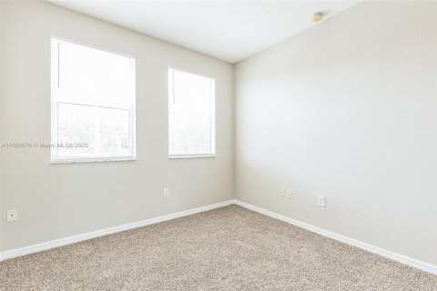 Townhouse in Homestead, Florida 4 bedrooms, 150.13 sq.m. № 1952473 - photo 17