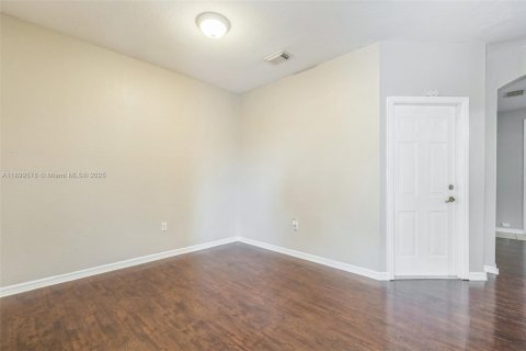 Townhouse in Homestead, Florida 4 bedrooms, 150.13 sq.m. № 1952473 - photo 7