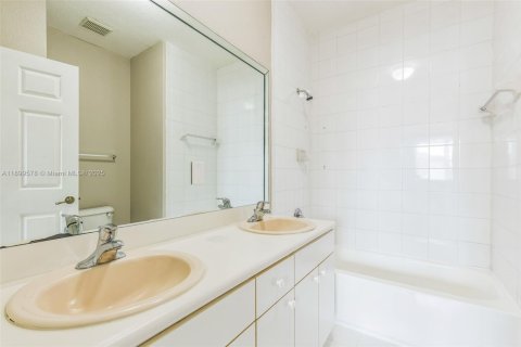 Townhouse in Homestead, Florida 4 bedrooms, 150.13 sq.m. № 1952473 - photo 25