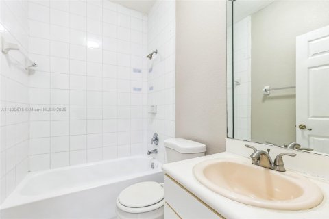 Townhouse in Homestead, Florida 4 bedrooms, 150.13 sq.m. № 1952473 - photo 20