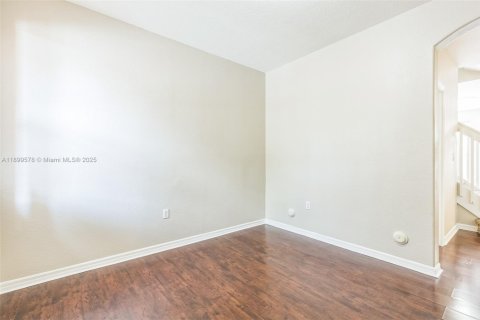 Townhouse in Homestead, Florida 4 bedrooms, 150.13 sq.m. № 1952473 - photo 24