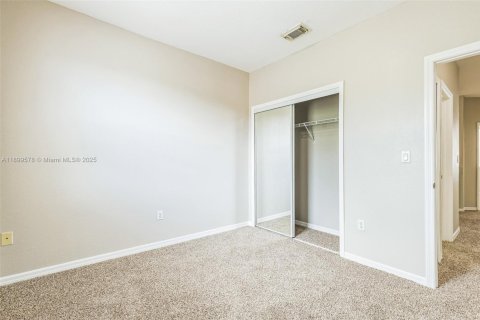 Townhouse in Homestead, Florida 4 bedrooms, 150.13 sq.m. № 1952473 - photo 16