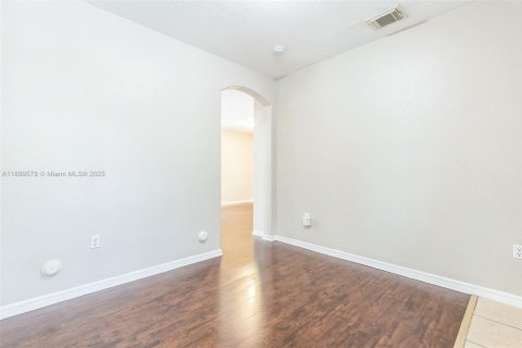 Townhouse in Homestead, Florida 4 bedrooms, 150.13 sq.m. № 1952473 - photo 26