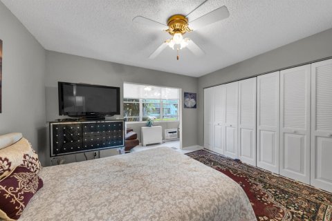 Condo in Deerfield Beach, Florida, 1 bedroom № 2187336 - photo 12