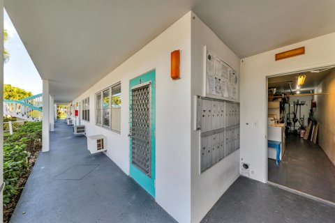 Condo in Deerfield Beach, Florida, 1 bedroom № 2187336 - photo 17