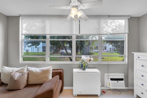 Condo in Deerfield Beach, Florida, 1 bedroom № 2187336 - photo 14
