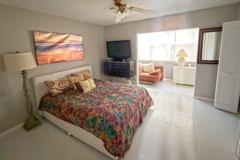 Condo in Deerfield Beach, Florida, 1 bedroom № 2187336 - photo 11
