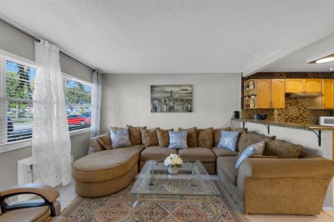 Condo in Deerfield Beach, Florida, 1 bedroom № 2187336 - photo 5