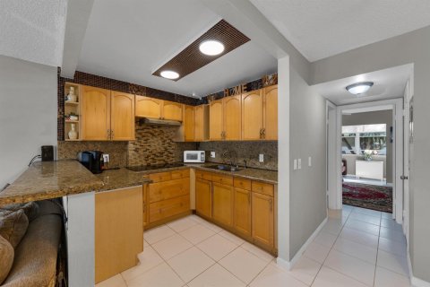 Condo in Deerfield Beach, Florida, 1 bedroom № 2187336 - photo 7