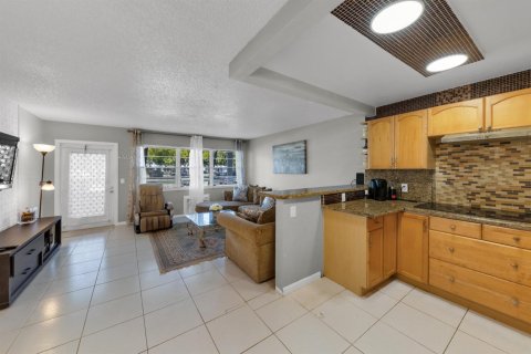 Condo in Deerfield Beach, Florida, 1 bedroom № 2187336 - photo 9