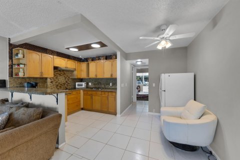 Condo in Deerfield Beach, Florida, 1 bedroom № 2187336 - photo 8