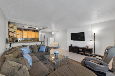 Condo in Deerfield Beach, Florida, 1 bedroom № 2187336 - photo 6